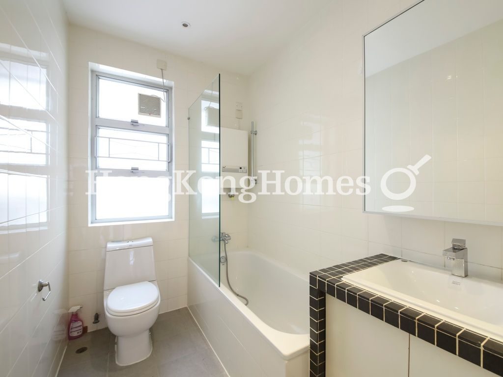 Guest Bathroom — Hong Lok Mansion, Mid-levels Central