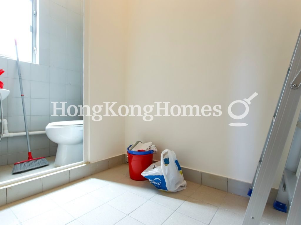 Maid's Room and Washroom — Island Crest - Tower 1, Sai Ying Pun