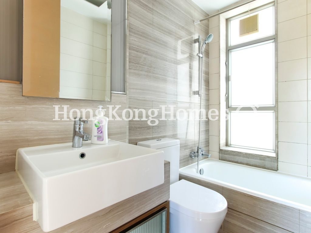 Guest Bathroom — Island Crest - Tower 1, Sai Ying Pun