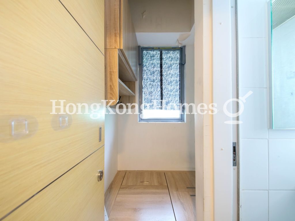Maid's Room And Washroom — Larvotto - Block 10, Ap Lei Chau