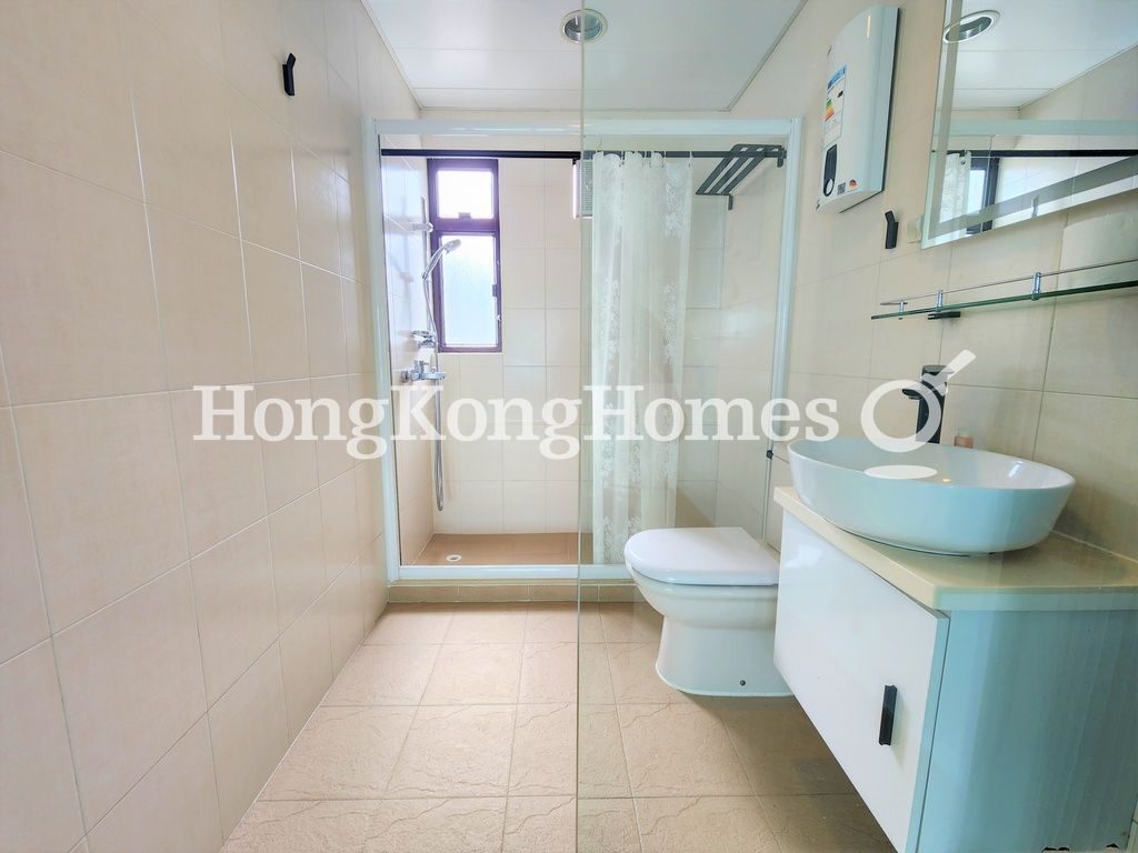 Master Bathroom — Lyttelton Garden - Block 01, Mid-levels West