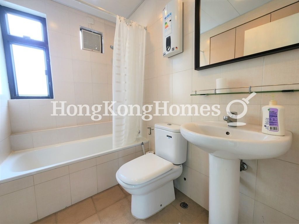 Guest Bathroom — Lyttelton Garden - Block 01, Mid-levels West