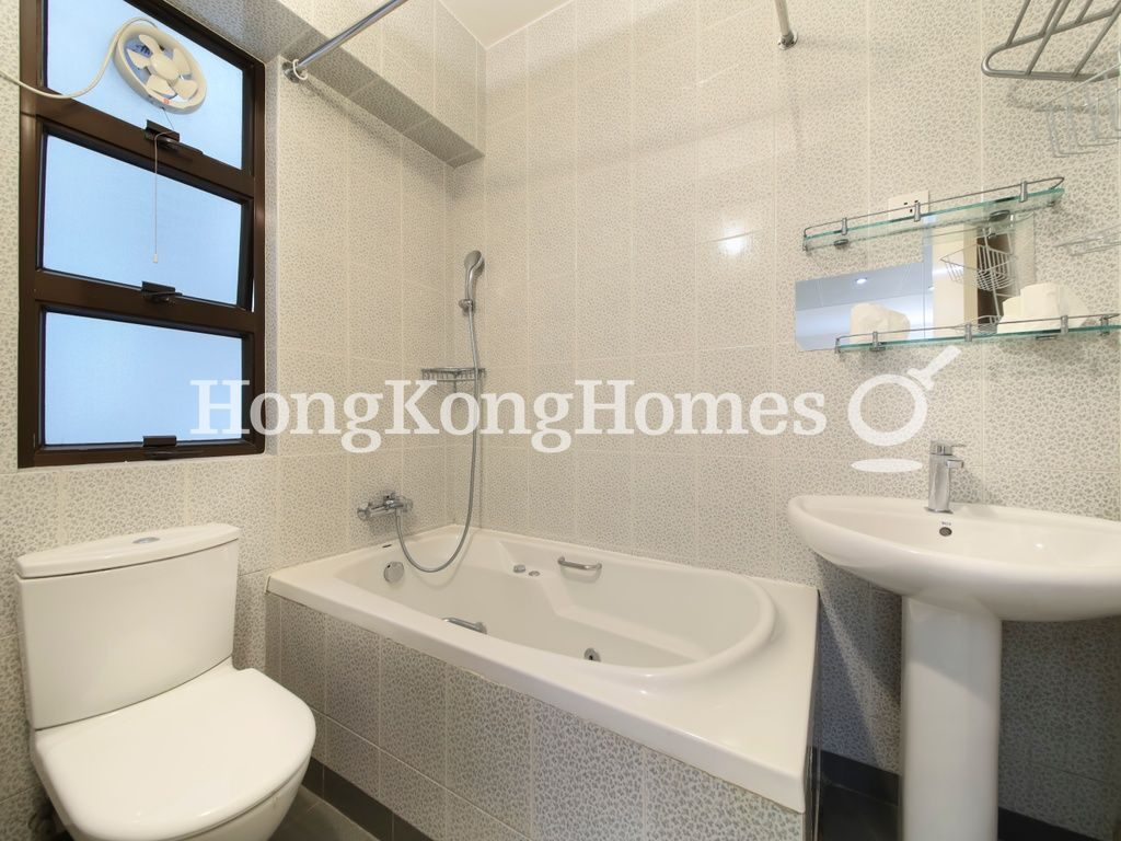 Master Bathroom — Realty Gardens - Paris Court, Mid-levels West