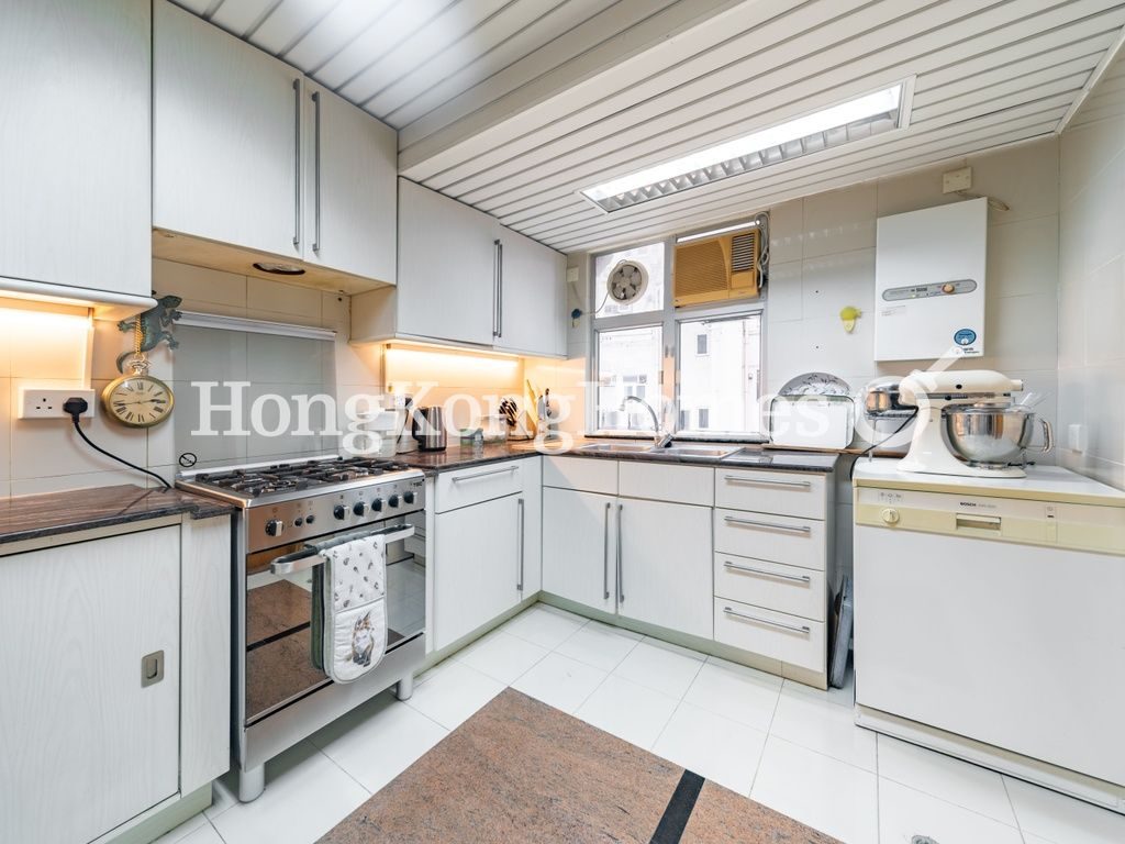 Kitchen — Realty Gardens - Rome Court, Mid-levels West