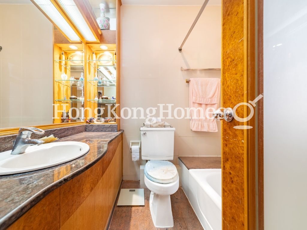 Master Bathroom — Realty Gardens - Rome Court, Mid-levels West