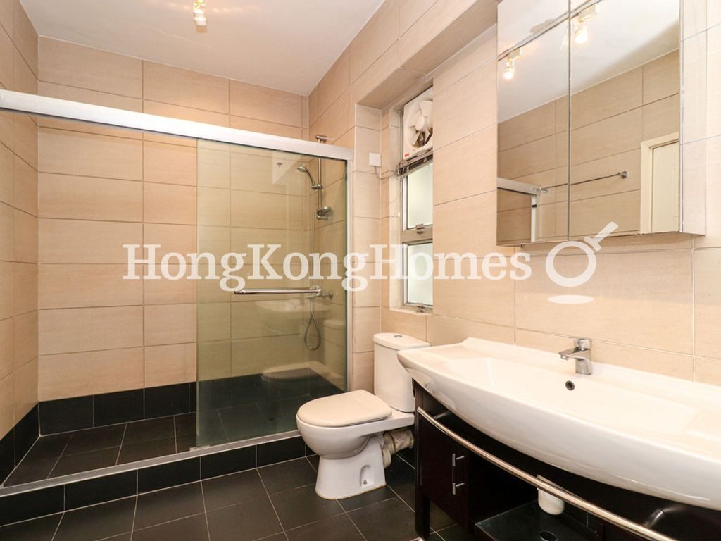 Guest Bathroom — Realty Gardens - Vienna Court, Mid-levels West