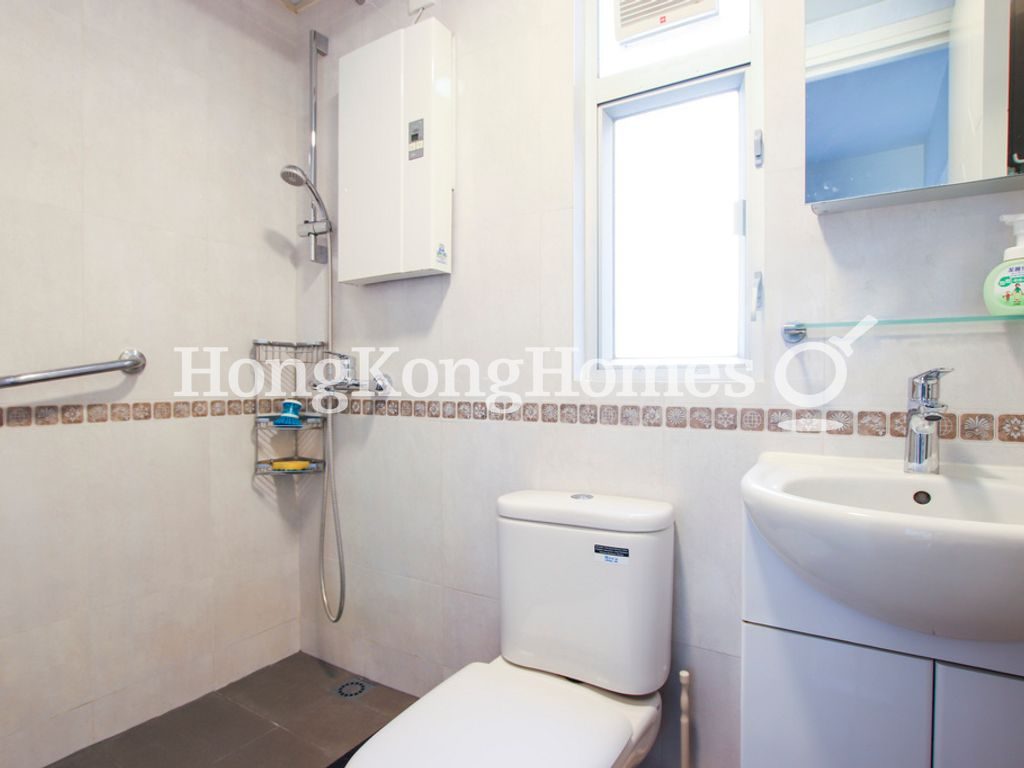 Guest Bathroom — Windsor Court, Mid-levels West
