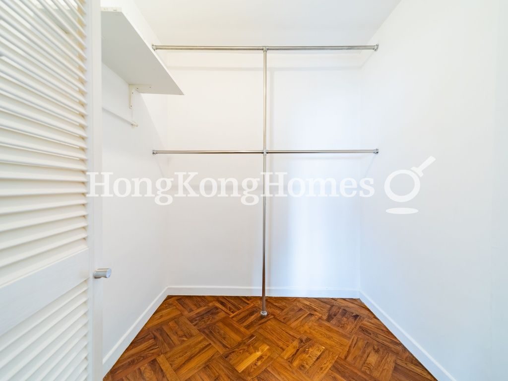 Walk-in Closet in Master Bedroom — Seymour Place, Mid-levels West
