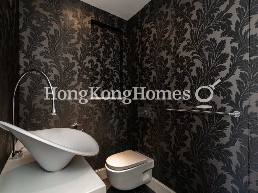 Second Ensuite Bathroom — Village Terrace, 35-41, Happy Valley