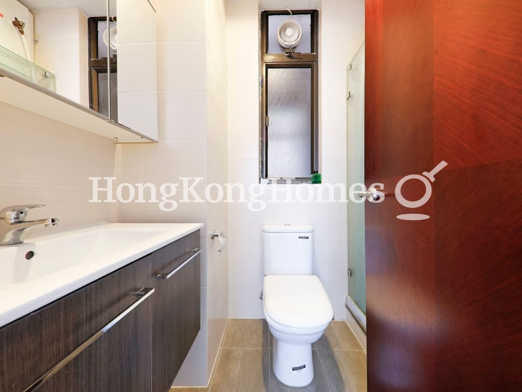 Third Ensuite Bathroom — Yik Kwan Villa, Tai Hang