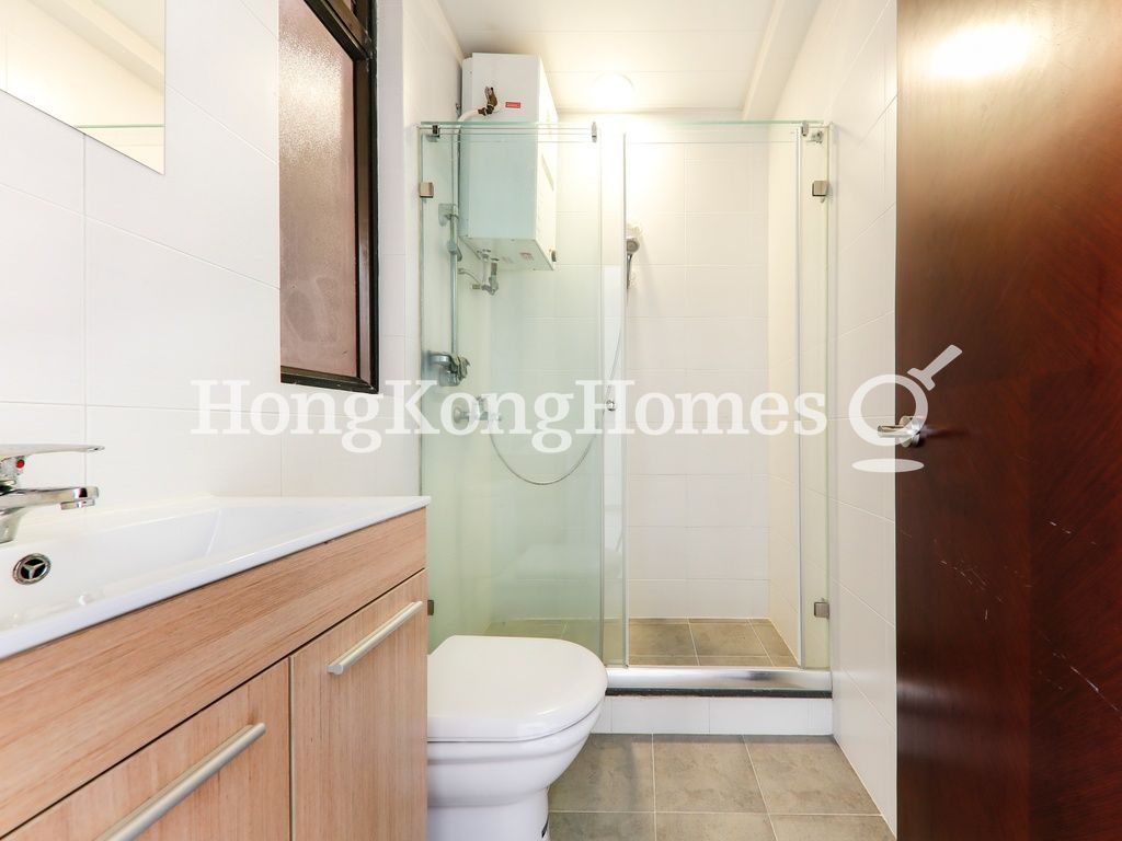 Second Ensuite Bathroom — Yik Kwan Villa, Tai Hang