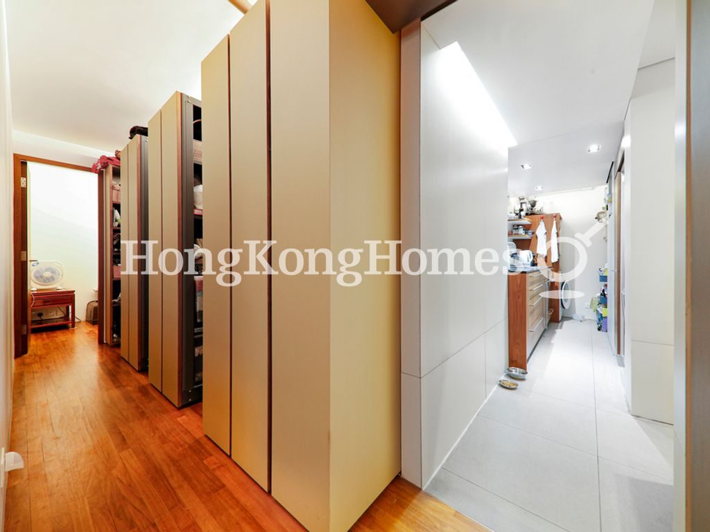 Walk-in Closet — Phoenix Court - Block 02, Mid-levels East