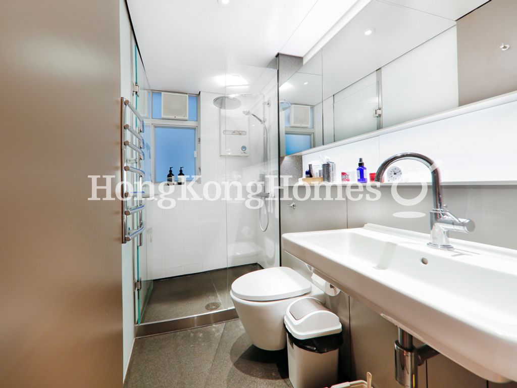 Master Bathroom — Phoenix Court - Block 02, Mid-levels East