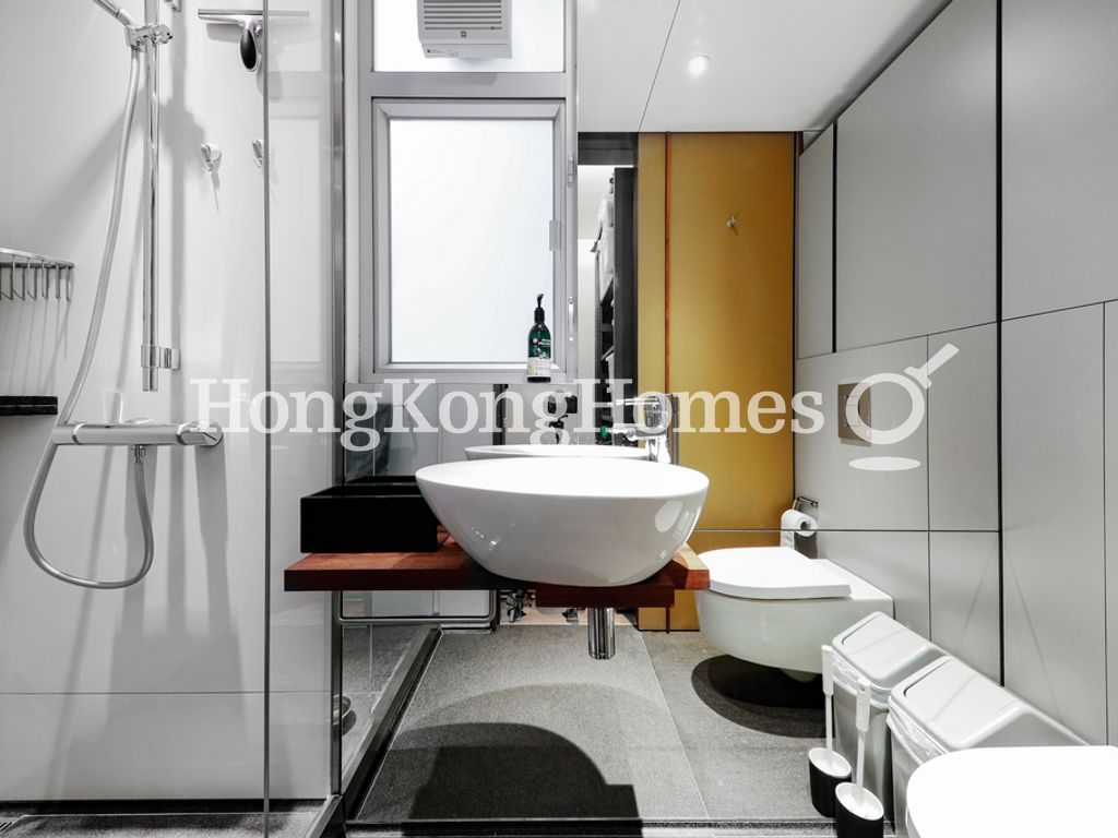 Guest Bathroom — Phoenix Court - Block 02, Mid-levels East