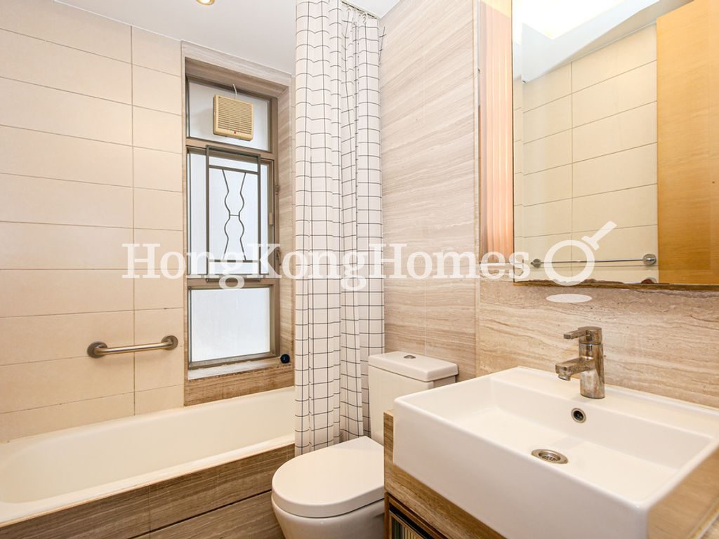 Master Bathroom — Island Crest - Tower 2, Sai Ying Pun