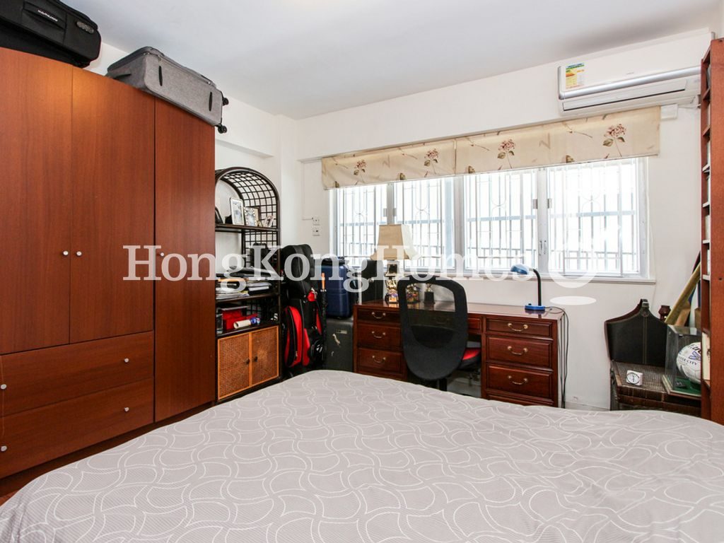 Third Bedroom — Parisian, Stanley