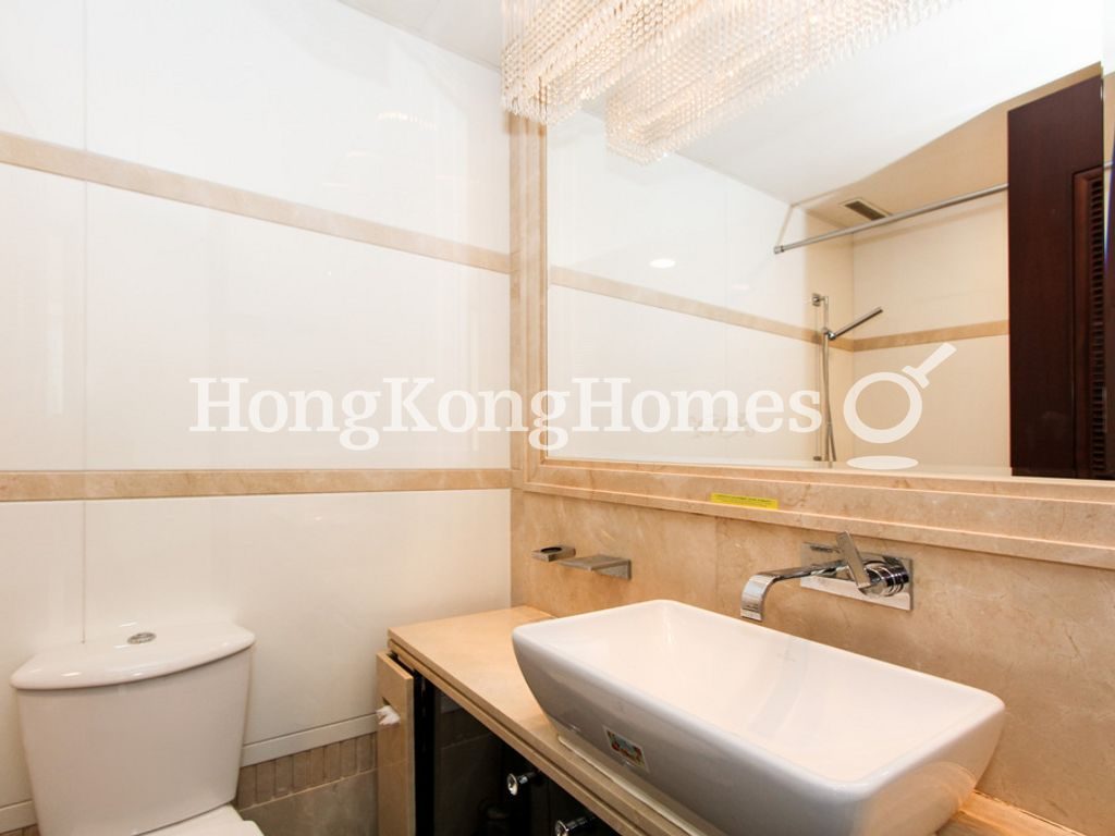 Guest Bathroom — The Legend - Block 05, Jardine's Lookout