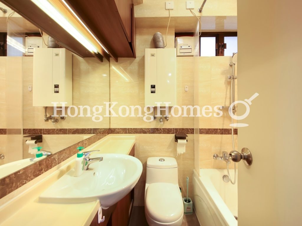 Master Bathroom — Yue Yan Mansion - Block A, Pokfulam