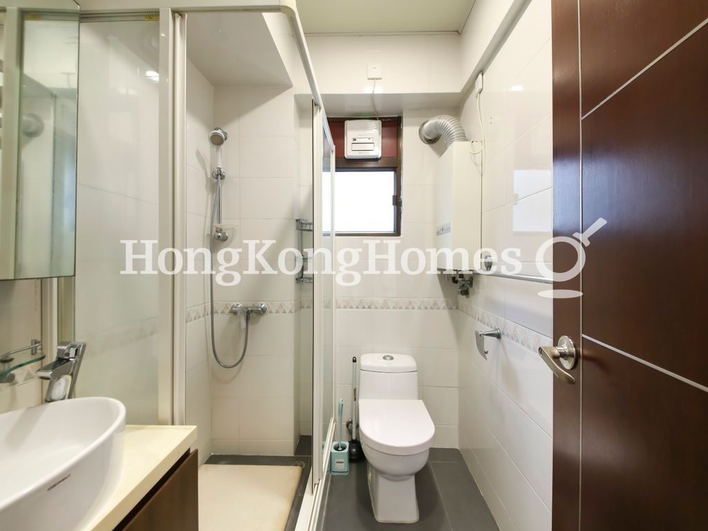 Guest Bathroom — Yue Yan Mansion - Block A, Pokfulam