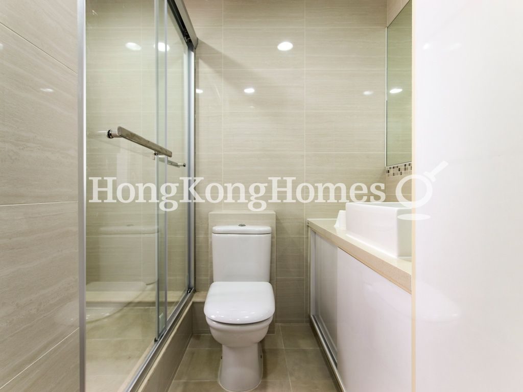 Guest Bathroom — Cypresswaver Villas - Block C, Chung Hom Kok