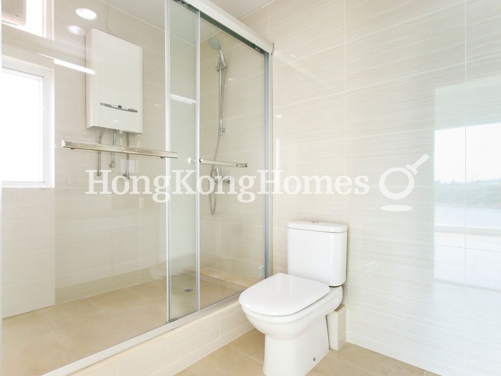 Master Bathroom — Cypresswaver Villas - Block C, Chung Hom Kok