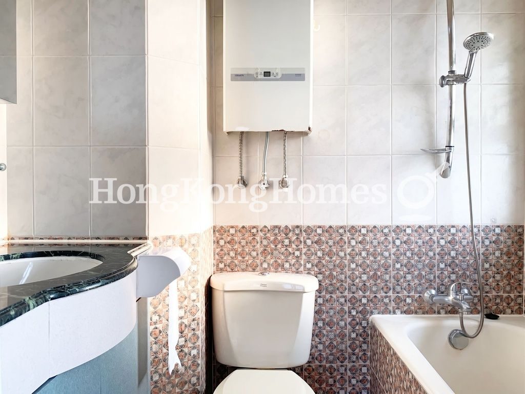 Master Bathroom — Emerald Garden, Pokfulam