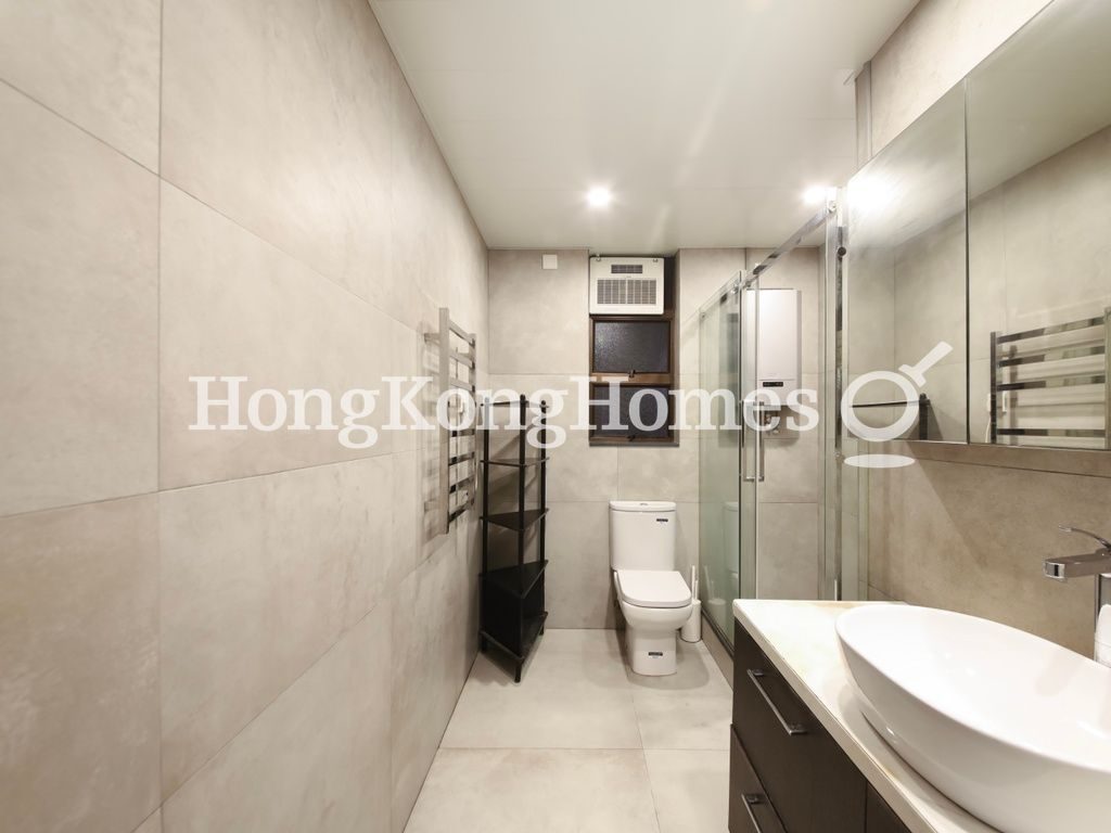 Guest Bathroom — Parkway Court - Block B, Mid-levels West