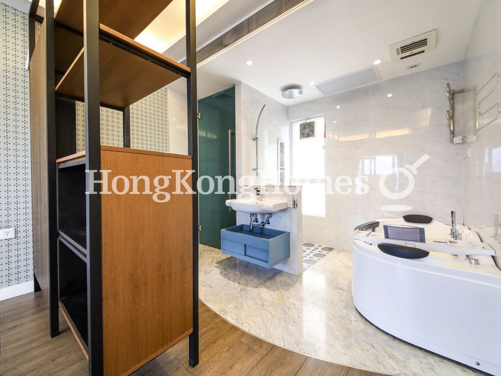 Master Bathroom — The Redhill Peninsula - Block 08, Tai Tam