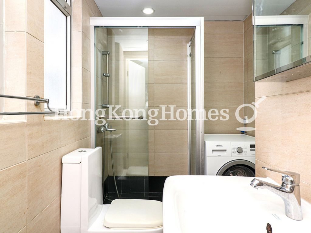 Guest Bathroom — Arts Mansion, Happy Valley