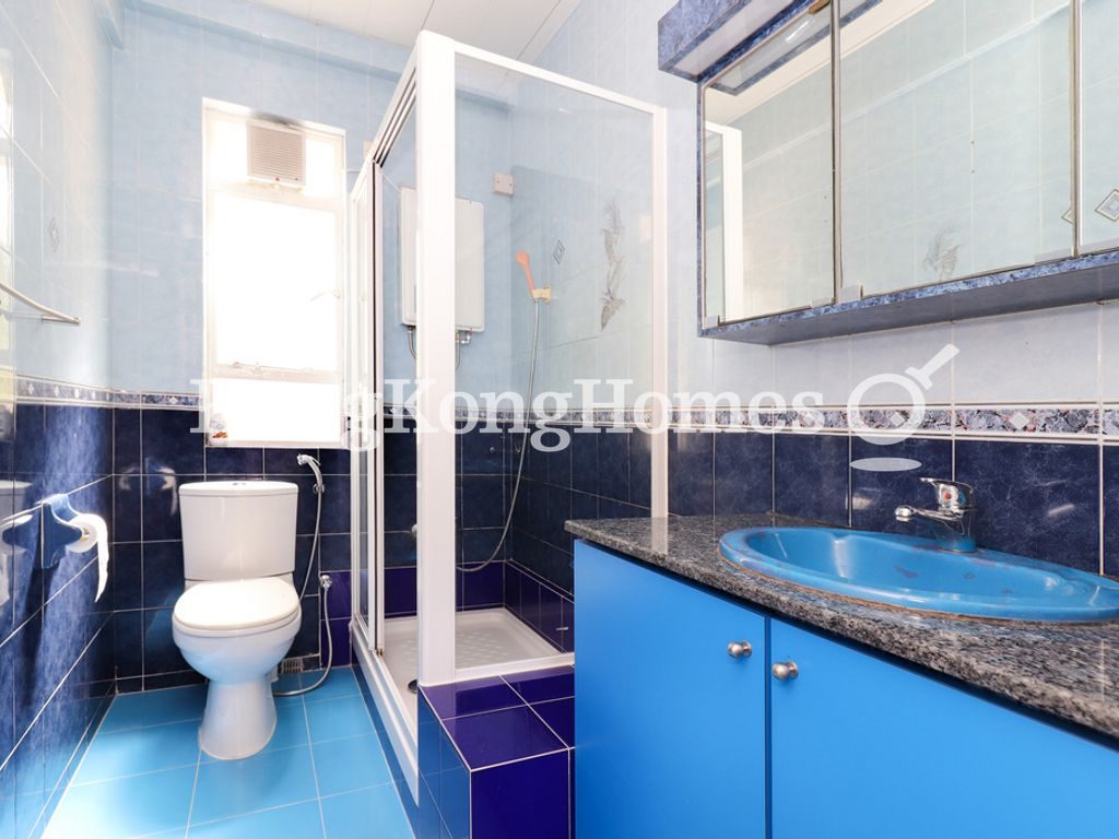 Master Bathroom — Baguio Villa - Block 40, Pokfulam