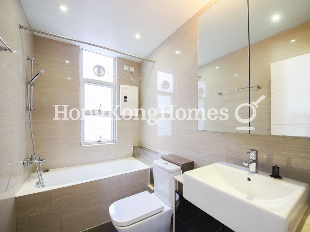 Master Bathroom — Chun Fai Yuen (15), Pokfulam