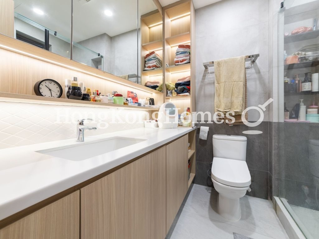Master Bathroom — Hong Lok Mansion, Mid-levels Central