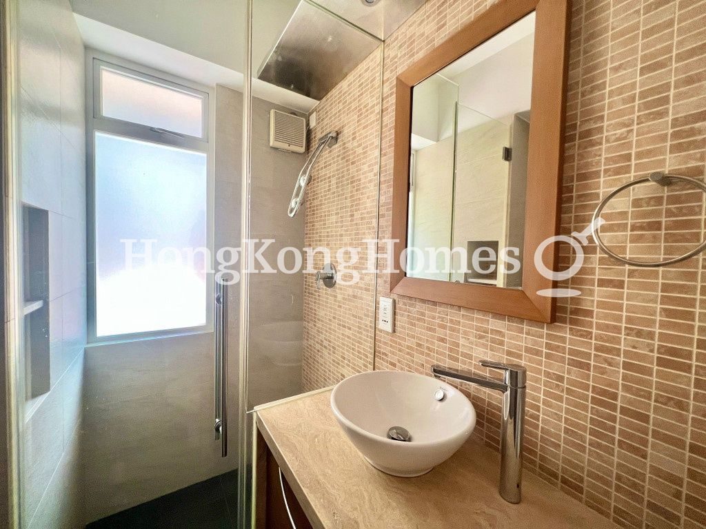 Guest Bathroom — Honourgarten, Pokfulam
