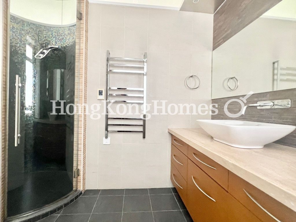 Master Bathroom — Honourgarten, Pokfulam