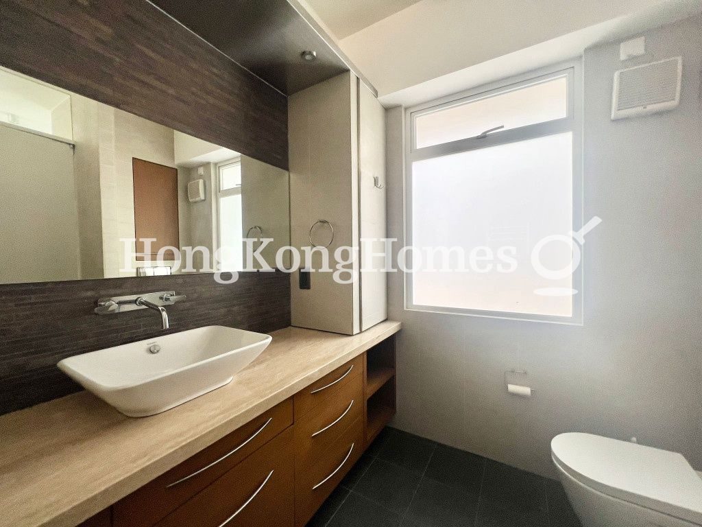 Master Bathroom — Honourgarten, Pokfulam