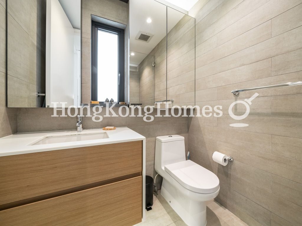 Guest Bathroom — Mayflower Mansion, Tai Hang
