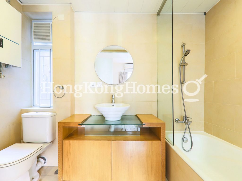 Master Bathroom — Moon Fair Mansion, Mid-levels East