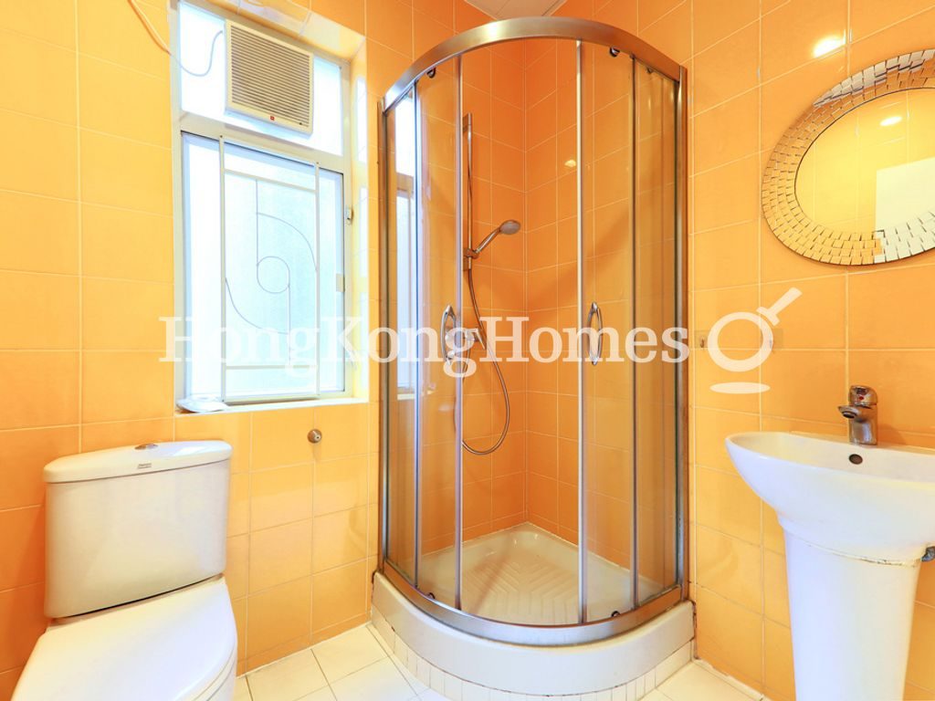 Guest Bathroom — Moon Fair Mansion, Mid-levels East