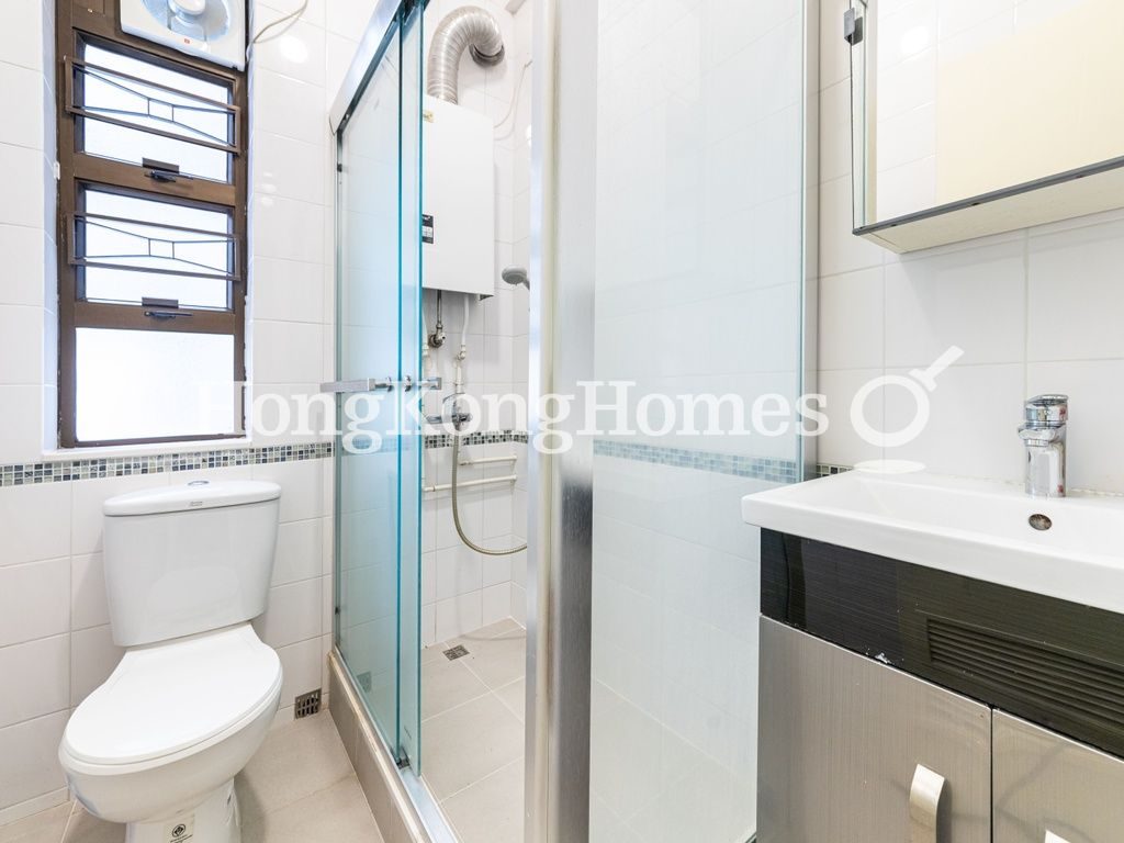 Guest Bathroom — Pak Fai Mansion, Mid-levels Central