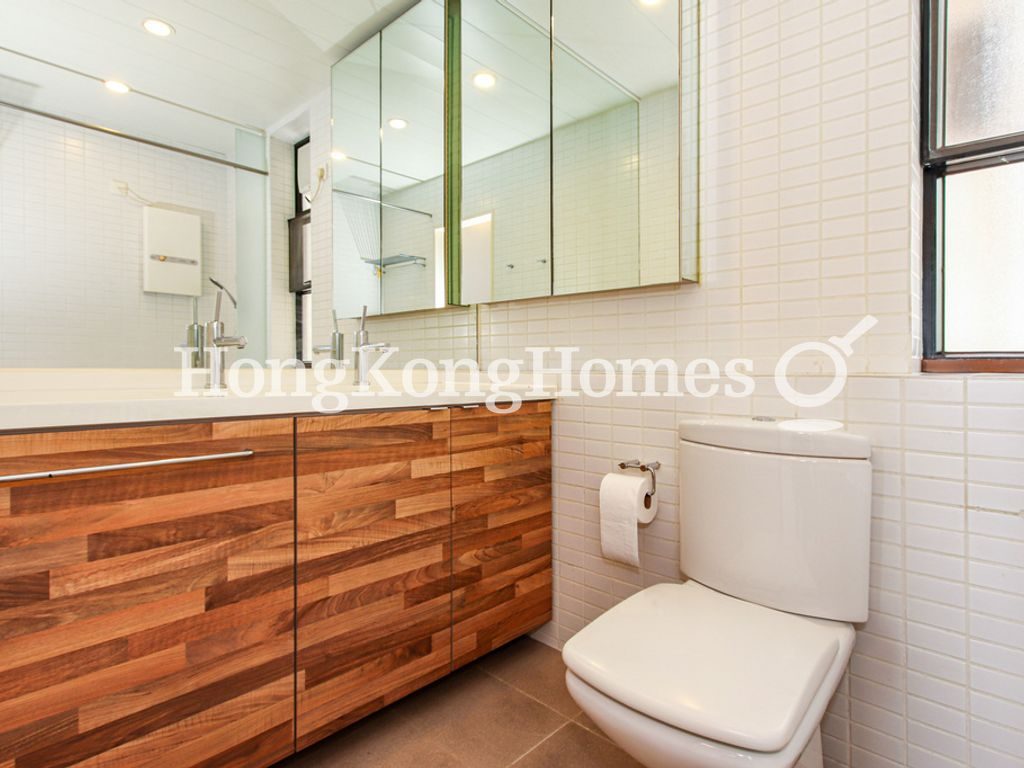 Master Bathroom — Scenic Heights - Block 01, Mid-levels West