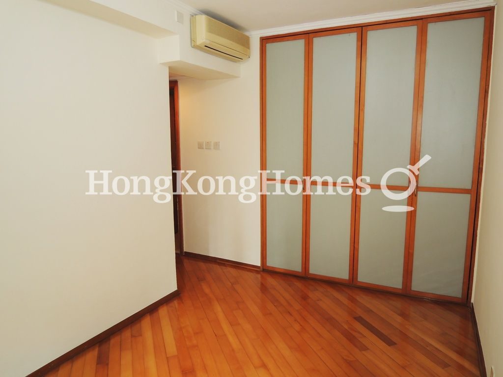 Built-in Wardrobe in Master Bedroom — Laguna Verde - Costa Del Sol Tower 15A, Hung Hom / To Kwa Wan