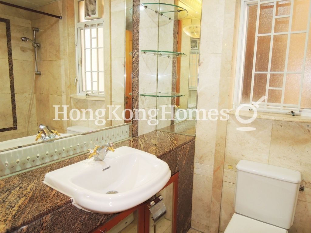 Guest Bathroom — Laguna Verde - Costa Del Sol Tower 15A, Hung Hom / To Kwa Wan