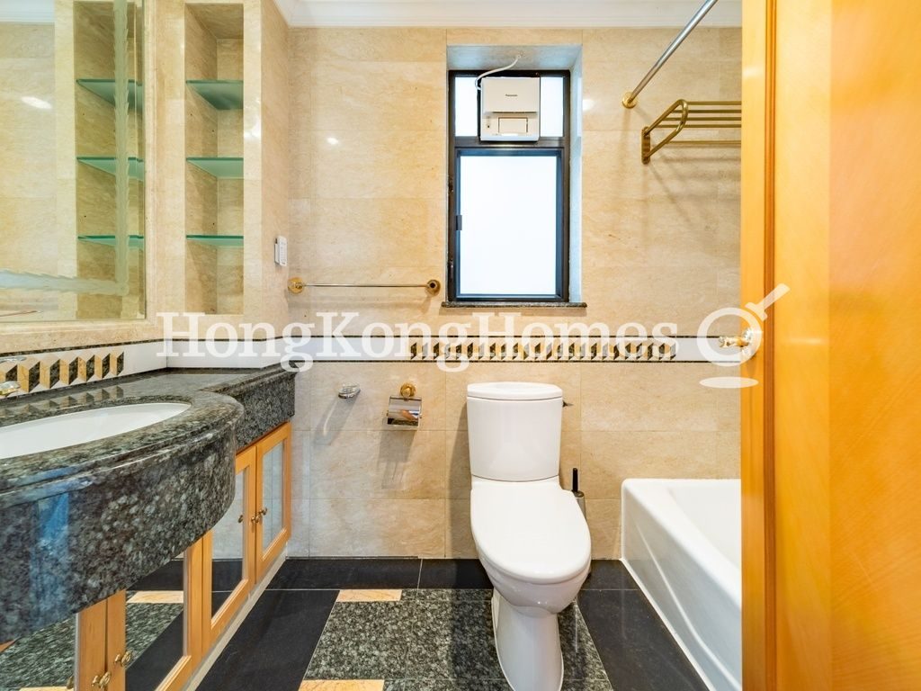 Guest Bathroom — Le Sommet - Block 01, North Point Hill