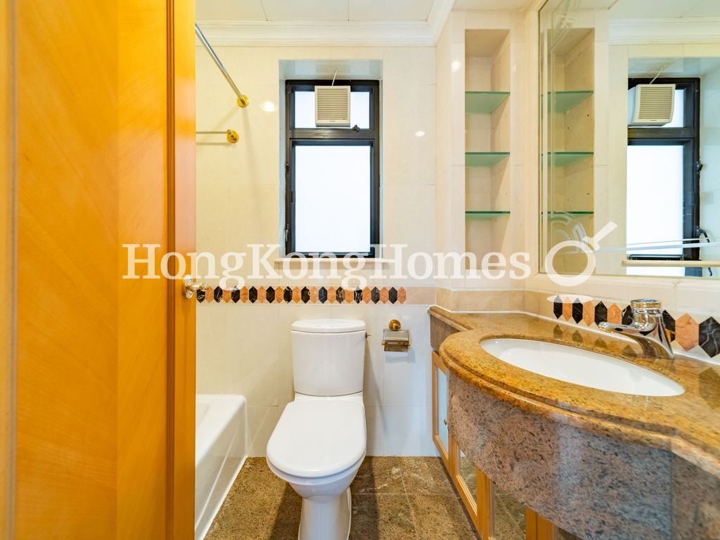 Master Bathroom — Le Sommet - Block 01, North Point Hill