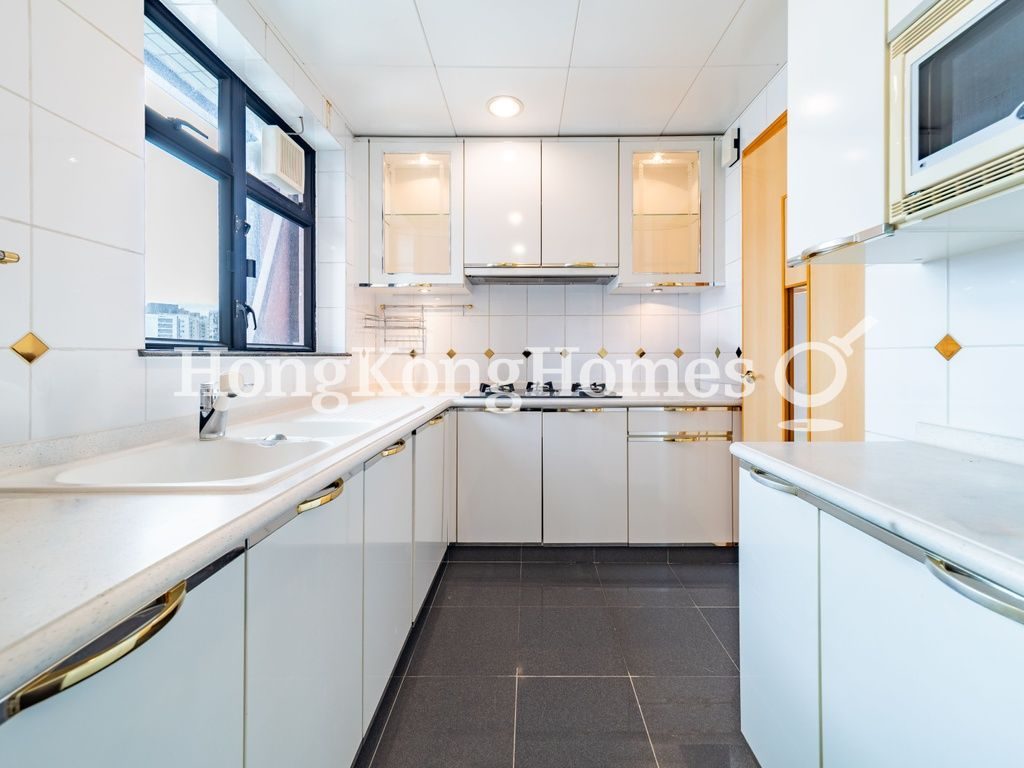 Kitchen — Le Sommet - Block 01, North Point Hill