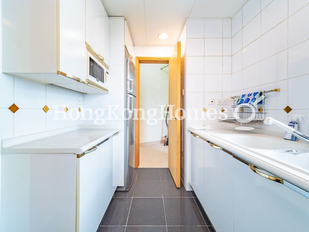 Kitchen — Le Sommet - Block 01, North Point Hill