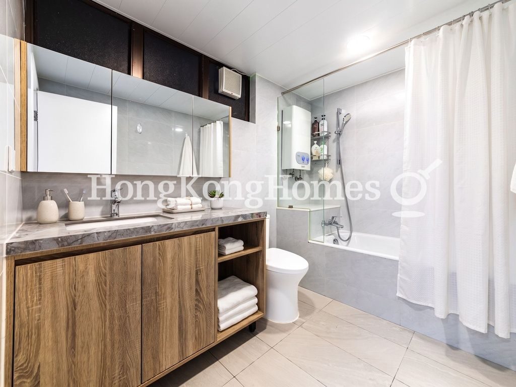 Master Bathroom — Greenery Garden - Block B, Pokfulam