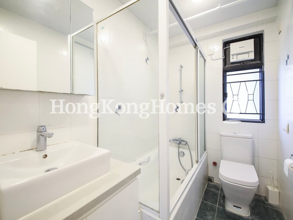 Guest Bathroom — Flora Garden - Block 03, Jardine's Lookout