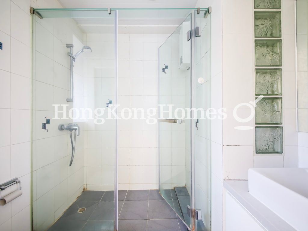 Master Bathroom — Flora Garden - Block 03, Jardine's Lookout
