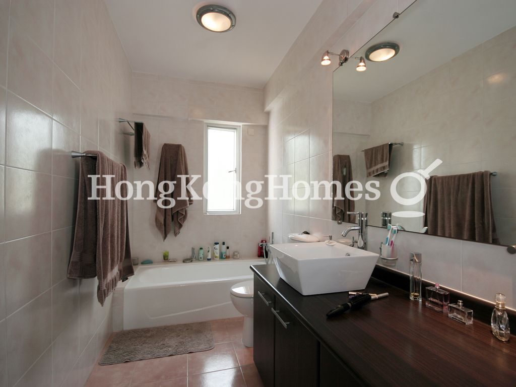 Master Bathroom — Vista Mount Davis, Pokfulam